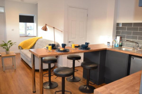 Wisteria Tree - 2 Bed House - Stayseekers